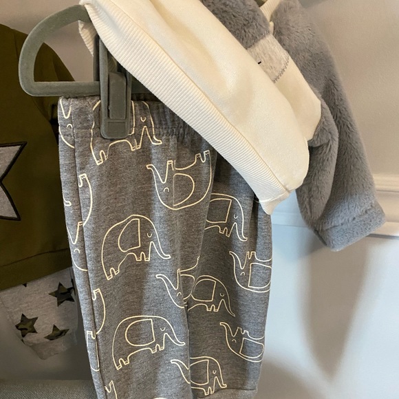 NEVER WORN BABY SWEATSUITS - Picture 7 of 10